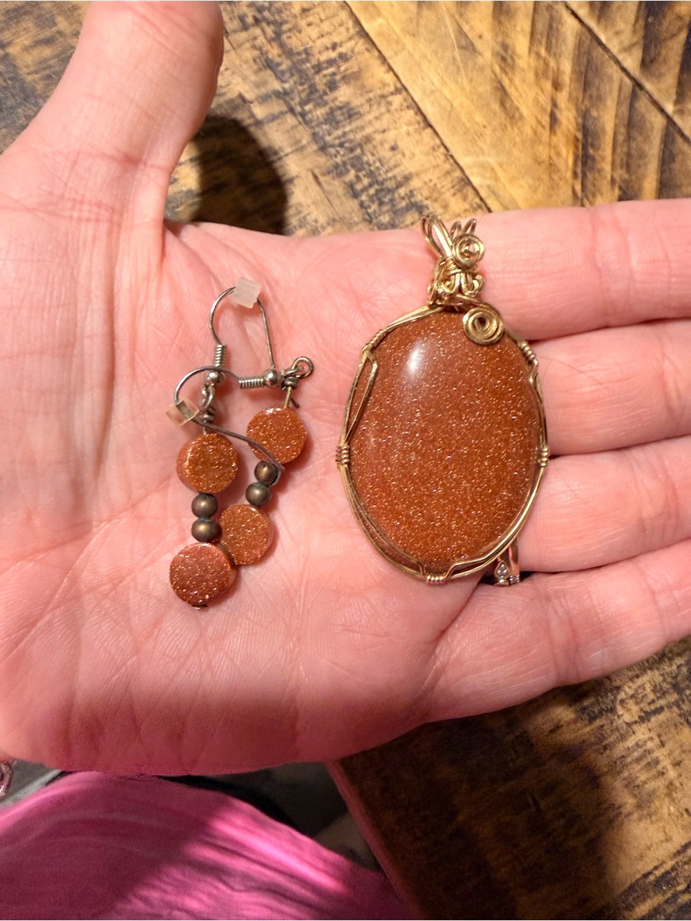 Goldstone/Standstone Oval Pendant and Matching Earrings - Sparkling Copper Tone
